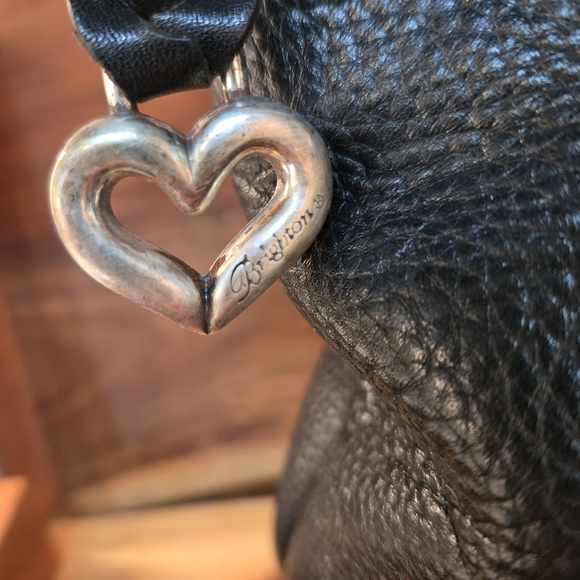 1993 BRIGHTON  Black PEBBLED LEATHER Shoulder Bag with Heart Charm - Picture 2 of 16